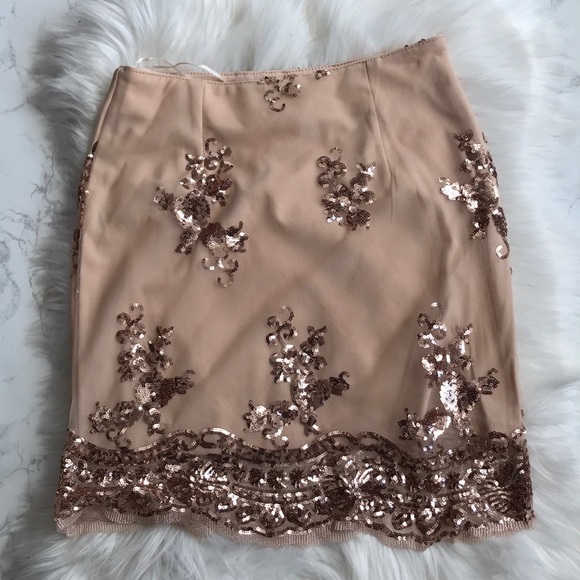 NWT LF Stores Seek The Label Gold Sequin Skirt - Picture 3 of 6